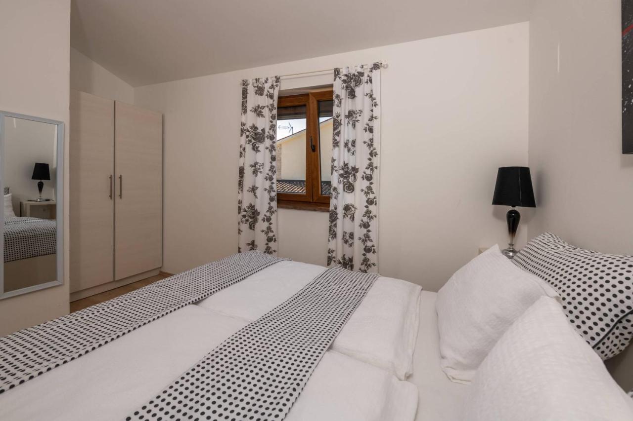 Apartmani Jana Porec Ngoại thất bức ảnh